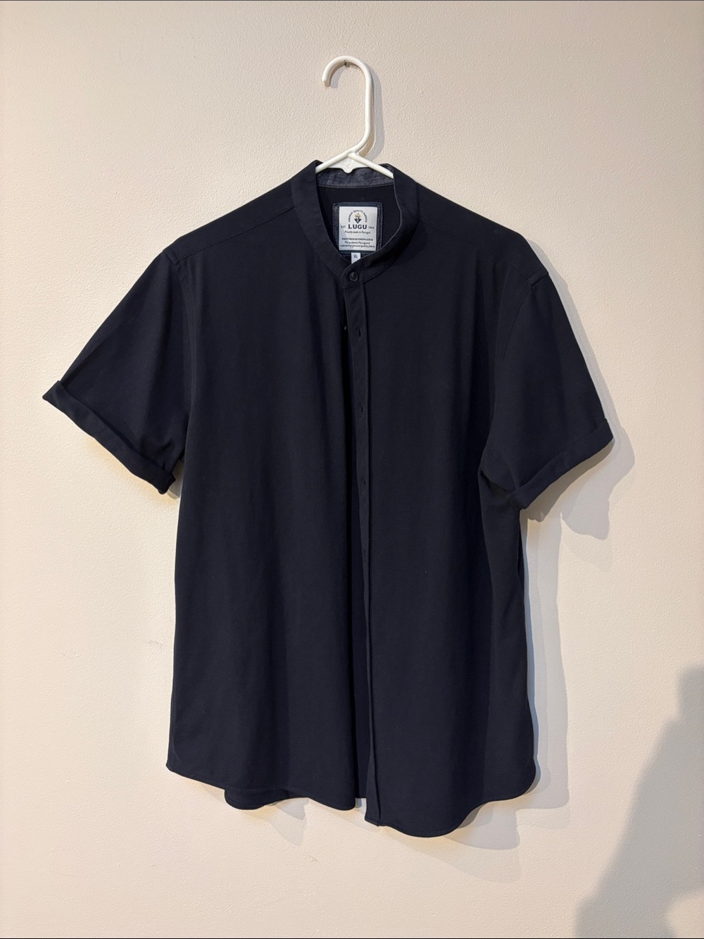 Lugu Short-Sleeve Mandarin Collar Shirt in Black